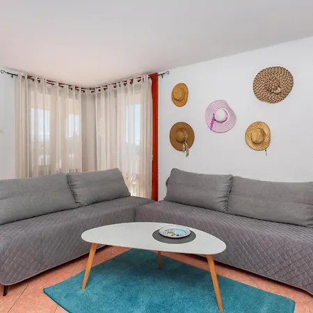 Apartment 3 Bedroom Stunning In Krk *