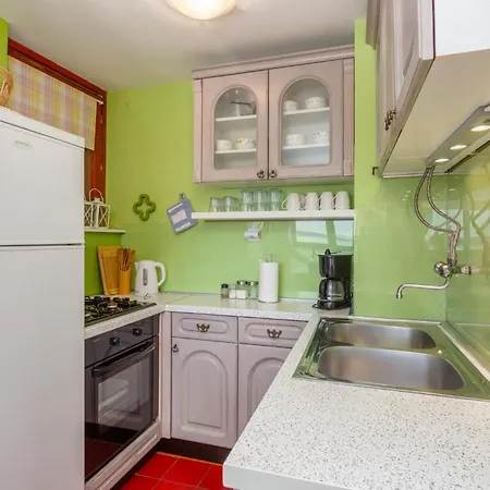 3 Bedroom Stunning In Krk Apartment *