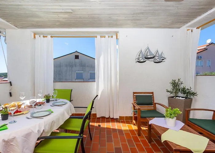 3 Bedroom Stunning In Krk Apartament *