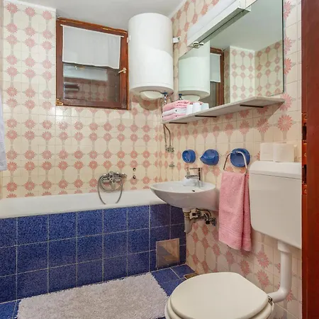 3 Bedroom Stunning In Krk * קרק