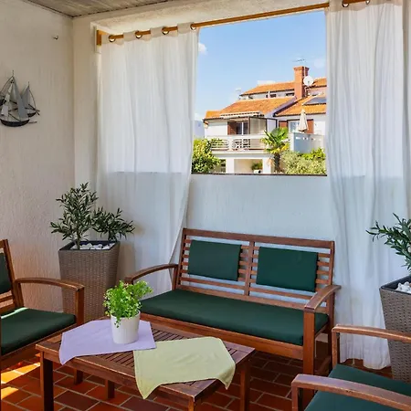 3 Bedroom Stunning In Krk * קרק